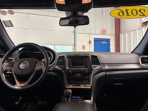 Used 2016 Jeep Grand Cherokee Laredo w/ Quick Order Package 23E AWD/4WD image 15