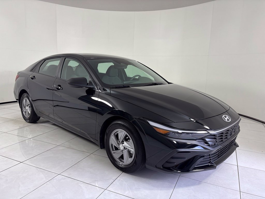 Used 2025 Hyundai Elantra SE FWD image 7