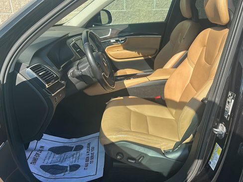 Used 2016 Volvo XC90 T6 Momentum w/ Momentum Plus Package AWD/4WD image 6