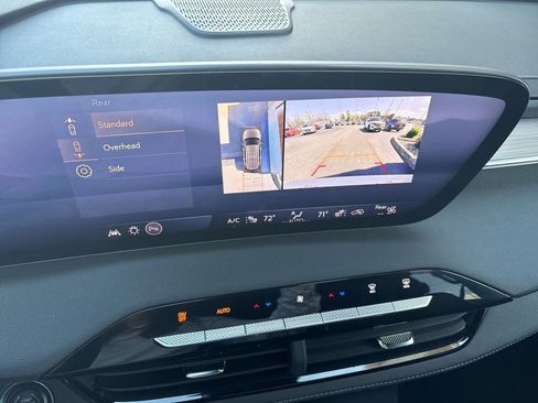 Used 2025 Buick Enclave Preferred AWD/4WD image 23