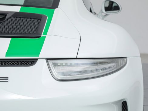 Used 2016 Porsche 911 R image 16