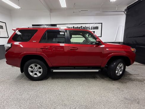 Used 2016 Toyota 4Runner SR5 Premium AWD/4WD image 2