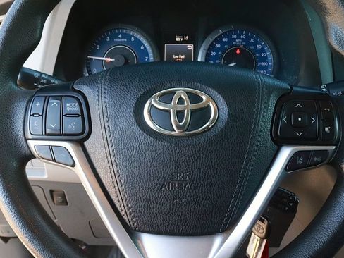 Used 2020 Toyota Sienna LE FWD image 18