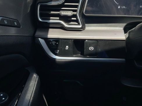 Used 2024 Kia Sportage SX image 13