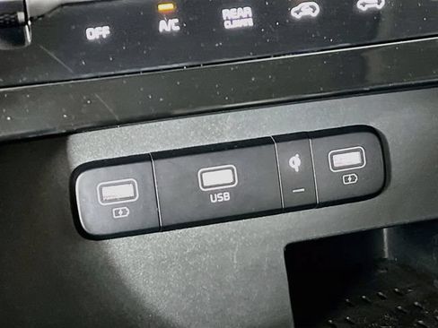Used 2023 Kia Carnival SX Prestige FWD image 21
