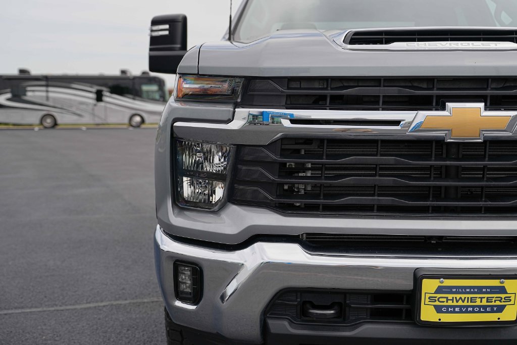 Used 2025 Chevrolet Silverado 2500 LT w/ Convenience Package AWD/4WD image 4