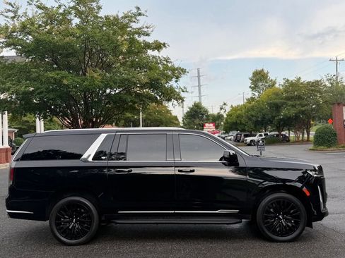 Used 2024 Cadillac Escalade ESV Luxury RWD image 6