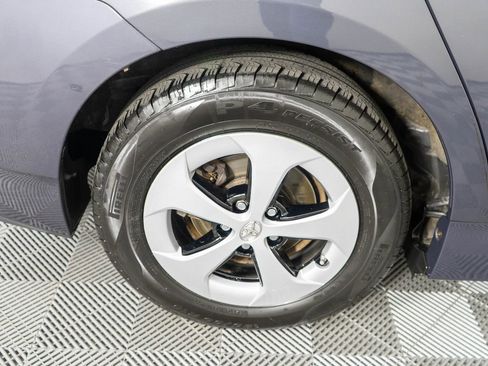 Used 2015 Toyota Prius Four image 27