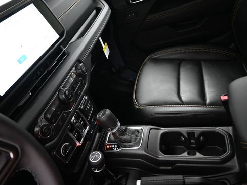 New 2025 Jeep Gladiator Sport AWD/4WD image 17