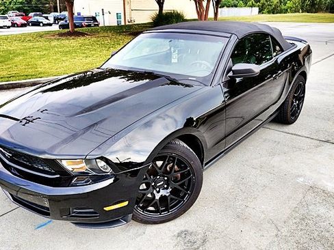 Used 2011 Ford Mustang Premium w/ 201A Rapid Spec Order Code RWD image 3