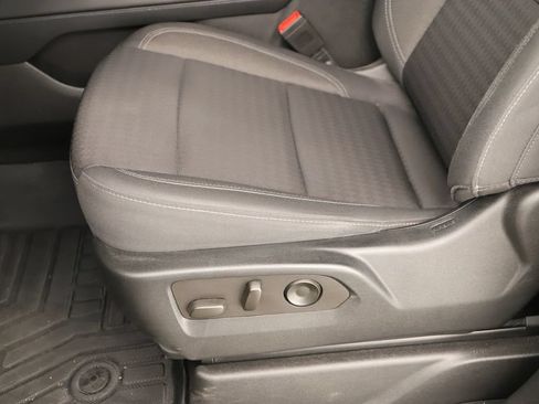 Used 2022 GMC Yukon SLE w/ Gmc Pro Safety Plus Package RWD image 24