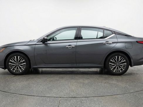 Used 2025 Nissan Altima 2.5 SV image 5