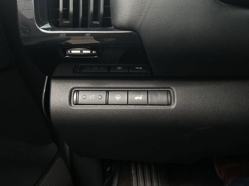 Used 2025 Nissan Pathfinder SV FWD image 22