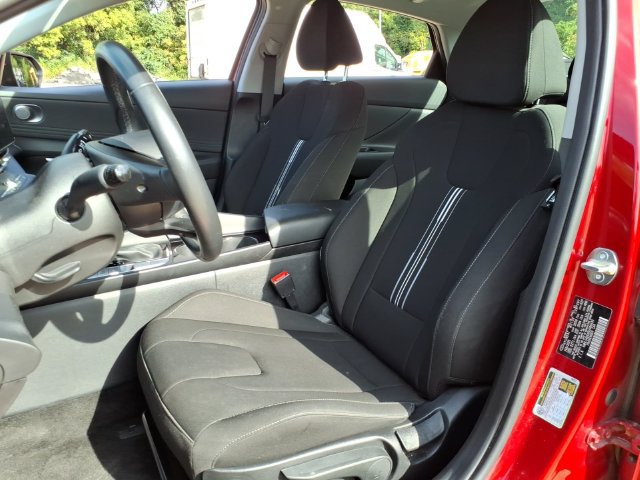 Used 2025 Hyundai Elantra SEL FWD image 8