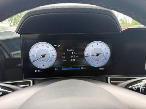Used 2023 Hyundai Elantra Limited FWD image 29