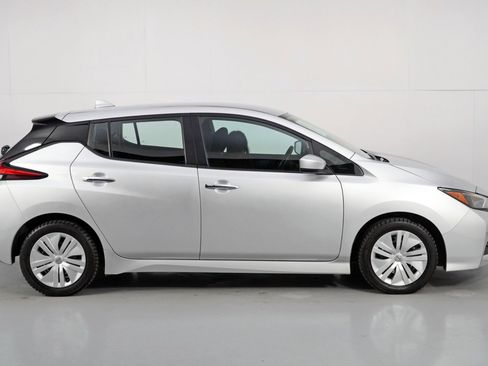 Used 2025 Nissan Leaf S image 44