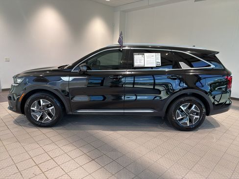 Certified 2022 Kia Sorento S FWD image 2
