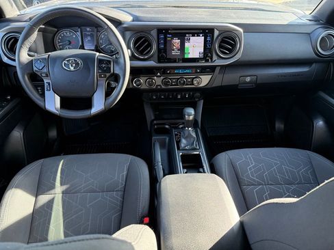 Used 2017 Toyota Tacoma TRD Sport image 15