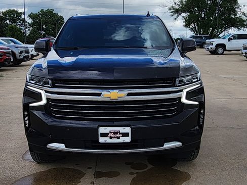 Used 2024 Chevrolet Suburban LT w/ Luxury Package AWD/4WD image 2