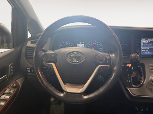 Used 2018 Toyota Sienna Limited Premium image 13