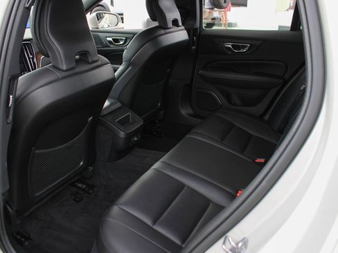 Used 2020 Volvo V60 T5 Momentum w/ Protection Package Premier image 19