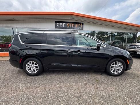 Used 2022 Chrysler Pacifica Touring-L FWD image 8