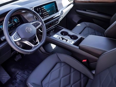 New 2026 Volkswagen Atlas SE image 8