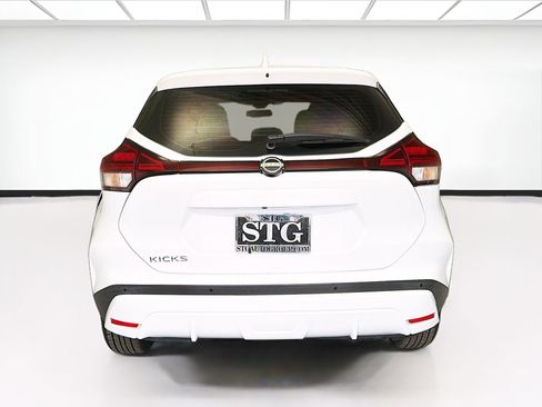 Used 2022 Nissan Kicks S FWD image 5