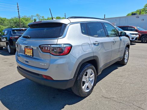 Used 2022 Jeep Compass Latitude w/ Convenience Group AWD/4WD image 6