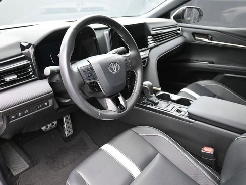 Used 2025 Toyota Camry SE image 18