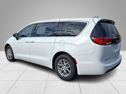 New 2026 Chrysler Voyager LX image 4