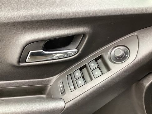 Used 2018 Chevrolet Trax LS image 15