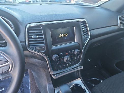 Used 2018 Jeep Grand Cherokee Laredo image 17