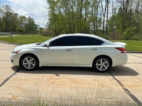 Used 2015 Nissan Altima 2.5 SL w/ Moonroof Package FWD image 13