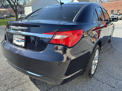 Used 2011 Chrysler 200 Limited image 5