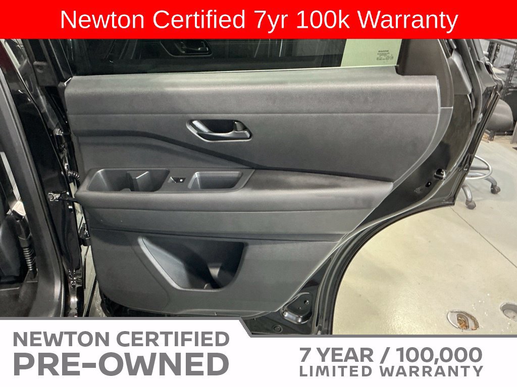Used 2025 Nissan Pathfinder SV FWD image 40