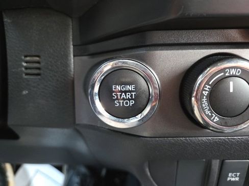 Used 2021 Toyota Tacoma TRD Off-Road image 13