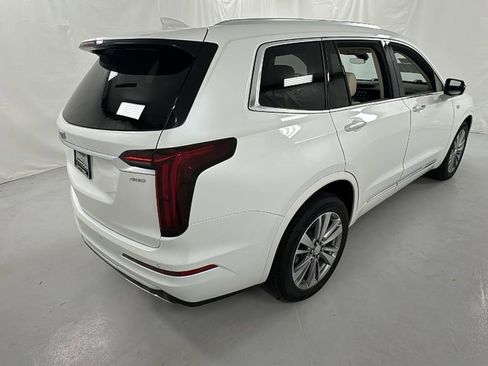 Used 2022 Cadillac XT6 Premium Luxury image 3