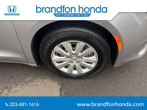 Used 2018 Chrysler Pacifica L FWD image 30