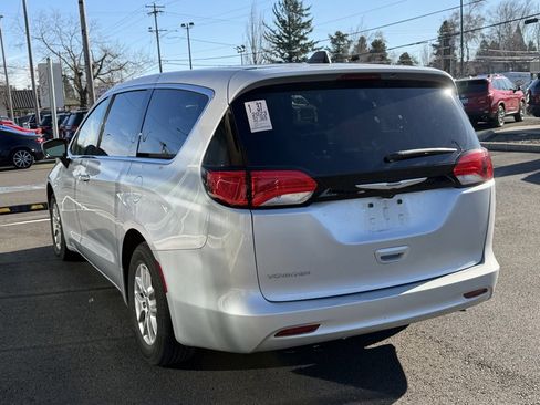 Used 2023 Chrysler Voyager LX image 5