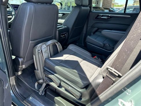 Used 2025 Chevrolet Tahoe Z71 w/ Z71 Off-Road Package AWD/4WD image 7