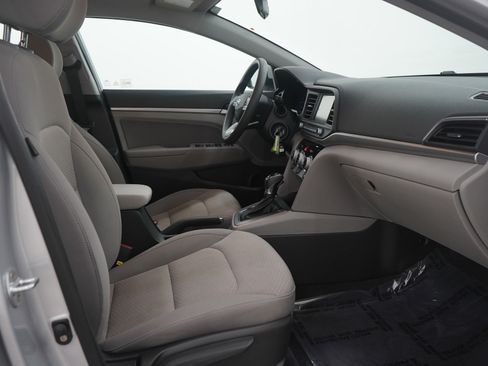 Used 2019 Hyundai Elantra SEL image 11