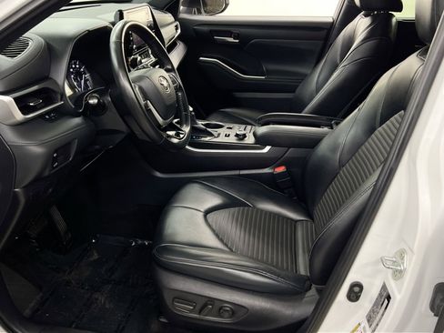 Used 2022 Toyota Highlander XSE image 2