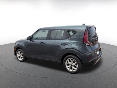 Used 2025 Kia Soul LX w/ LX Technology Package FWD image 12