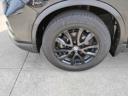 Used 2017 Nissan Rogue SV w/ Midnight Edition Package image 22