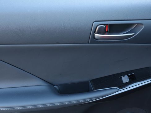 Used 2025 Lexus IS 300 w/ Comfort Package image 33