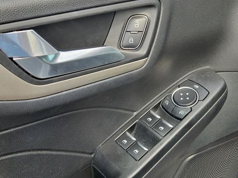 Used 2021 Ford Escape SE image 11