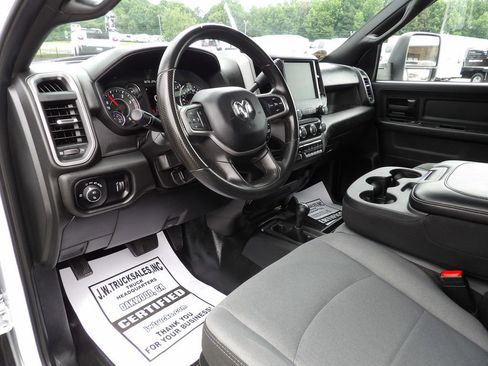 Used 2024 RAM 5500 Tradesman w/ Chrome Appearance Group AWD/4WD image 16