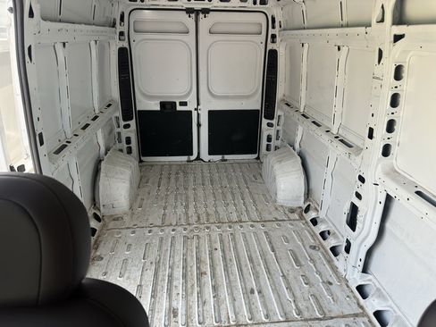 Used 2024 RAM ProMaster 2500 w/ Convenience Group FWD image 10