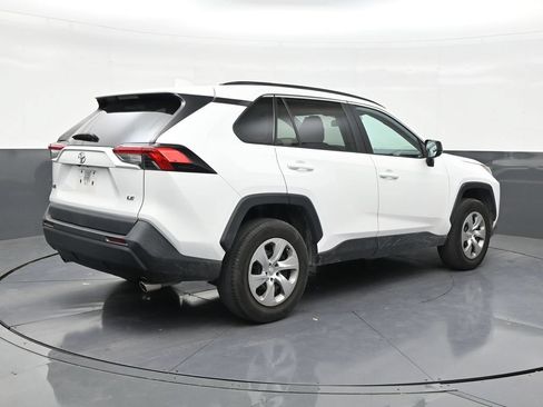Used 2020 Toyota RAV4 LE FWD image 5